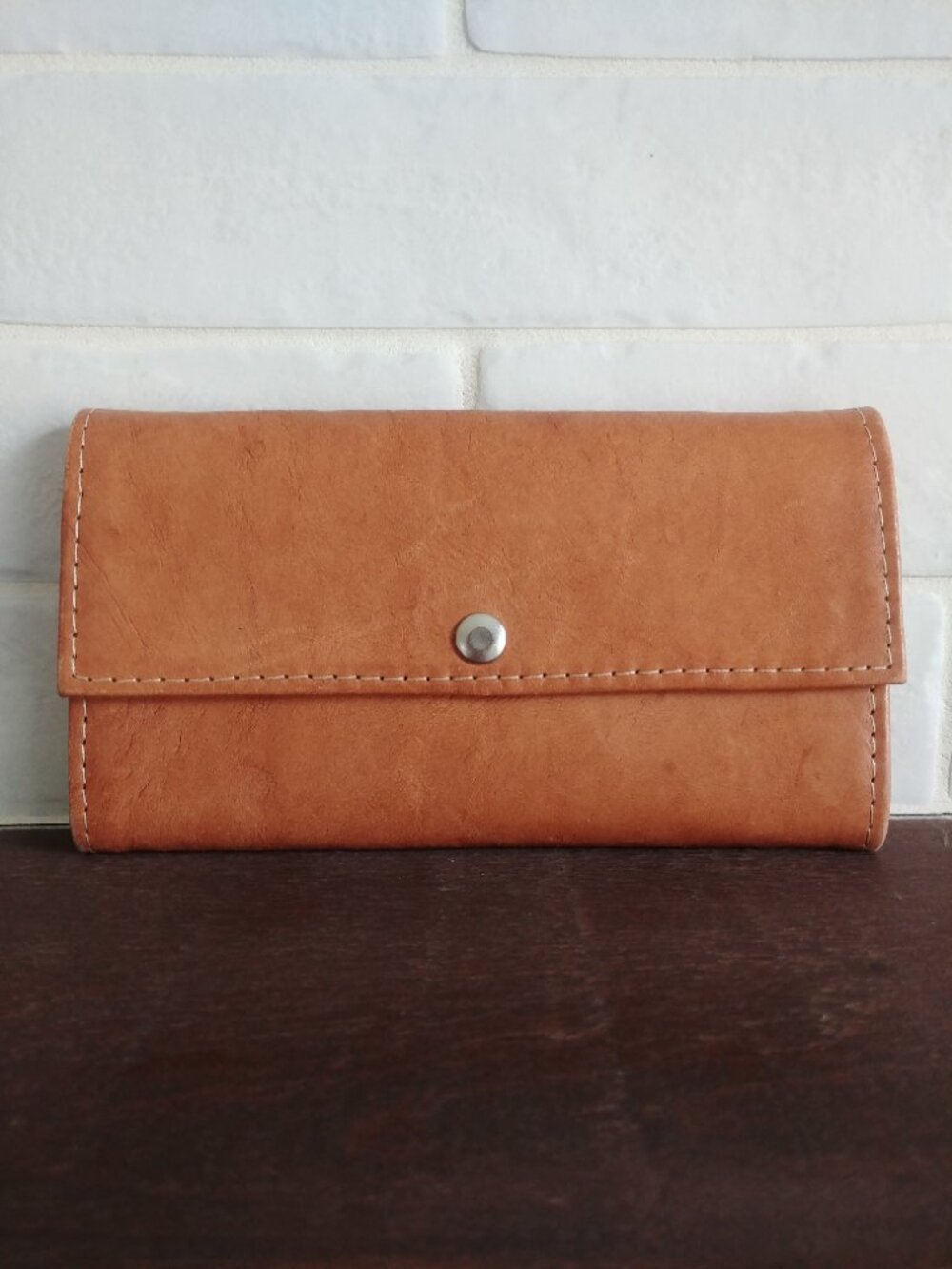 Light brown minimalist classic leather wallet